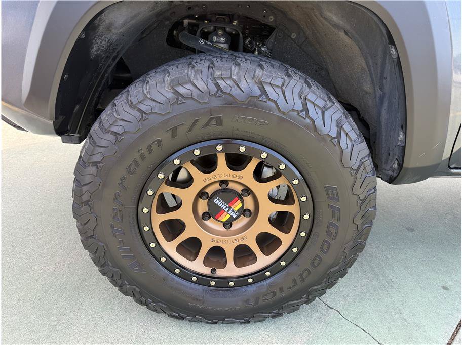 Used 2022 Toyota Tacoma TRD Off-Road w/ Technology Package AWD/4WD image 11