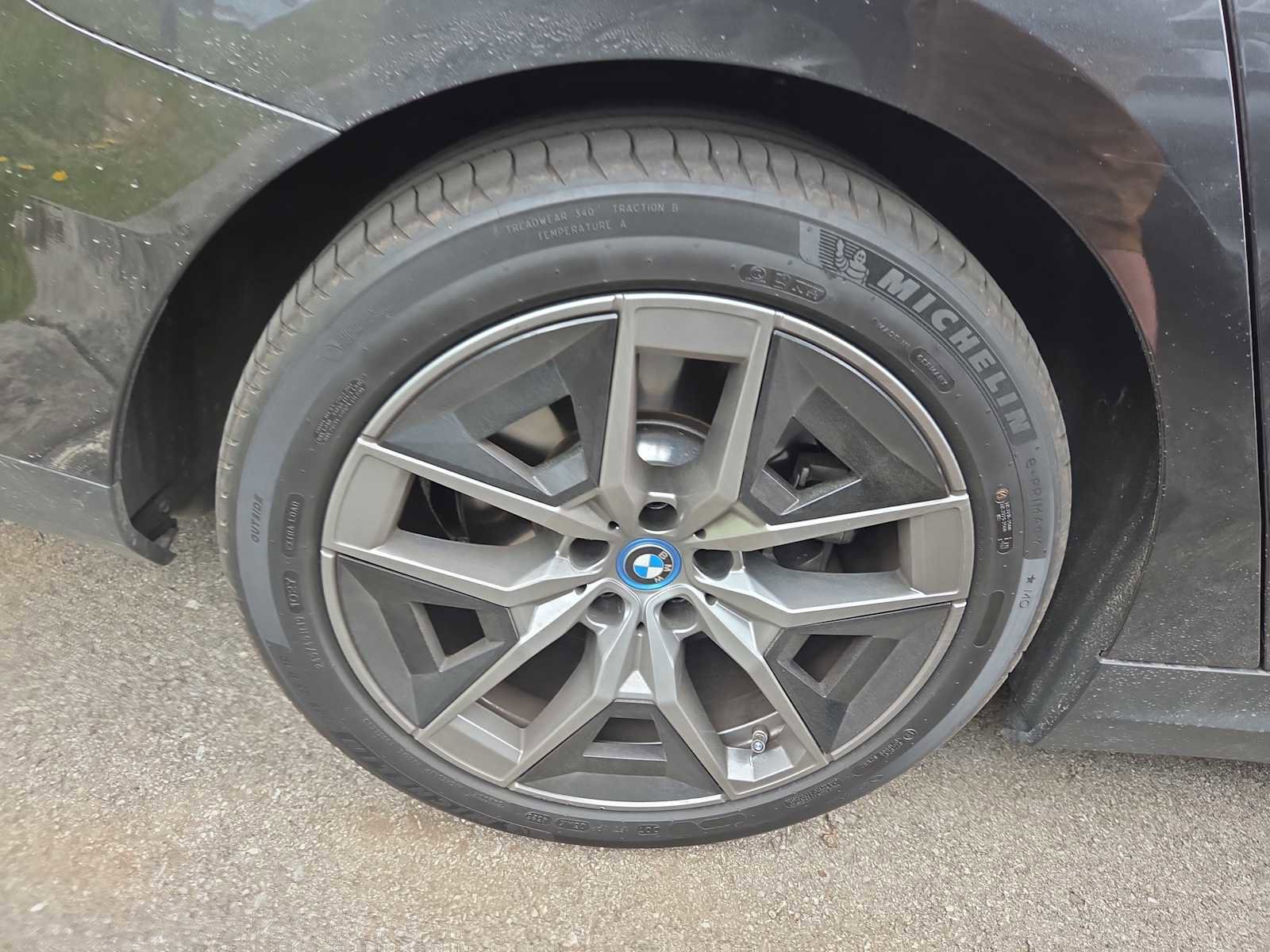 Used 2024 BMW i5 eDrive40i w/ Executive Package image 3