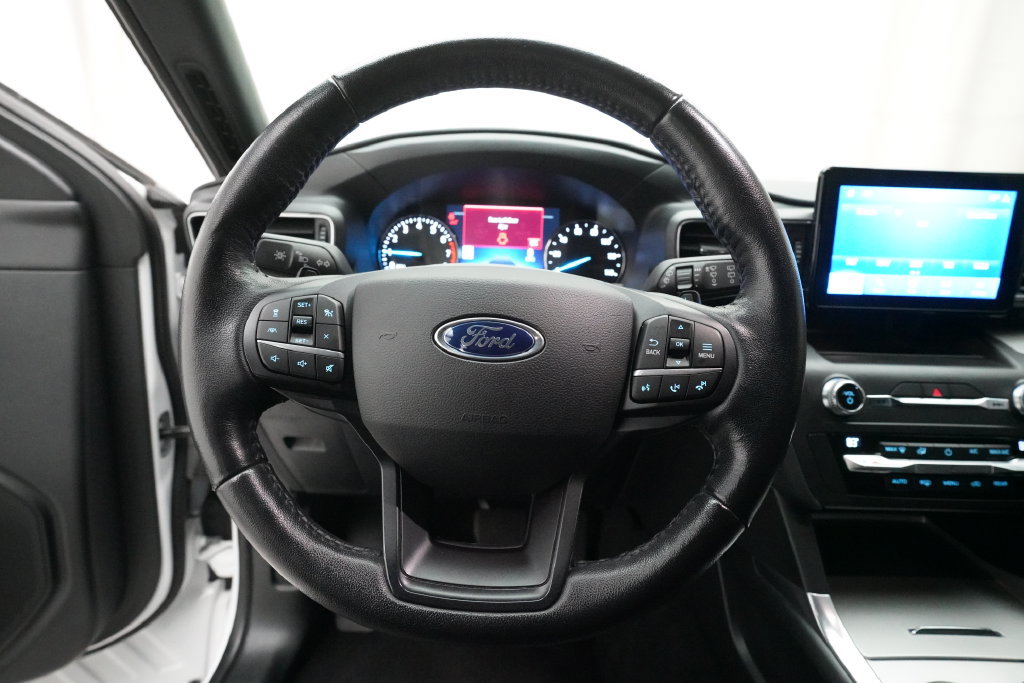 Used 2020 Ford Explorer XLT w/ Equipment Group 202A AWD/4WD image 4