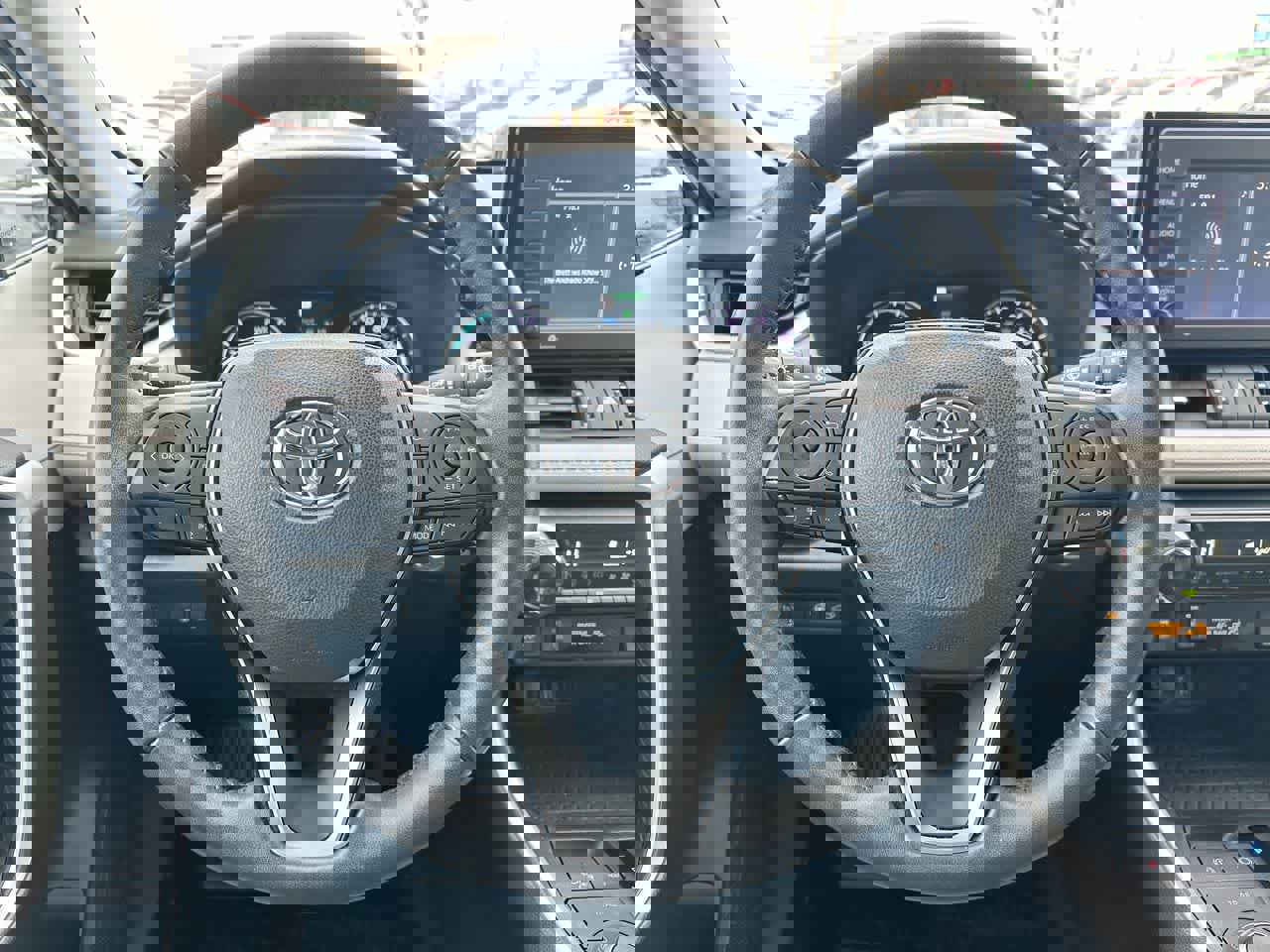 Used 2022 Toyota RAV4 XLE Premium image 28