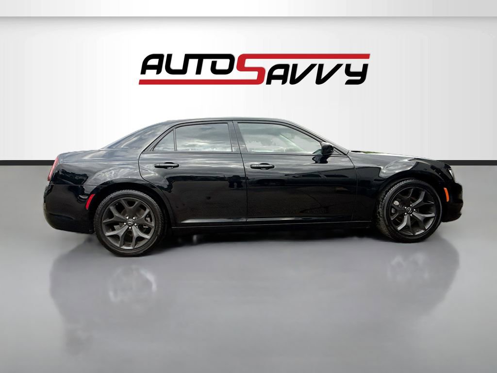 Used 2022 Chrysler 300 Touring w/ Sport Appearance Package RWD image 8