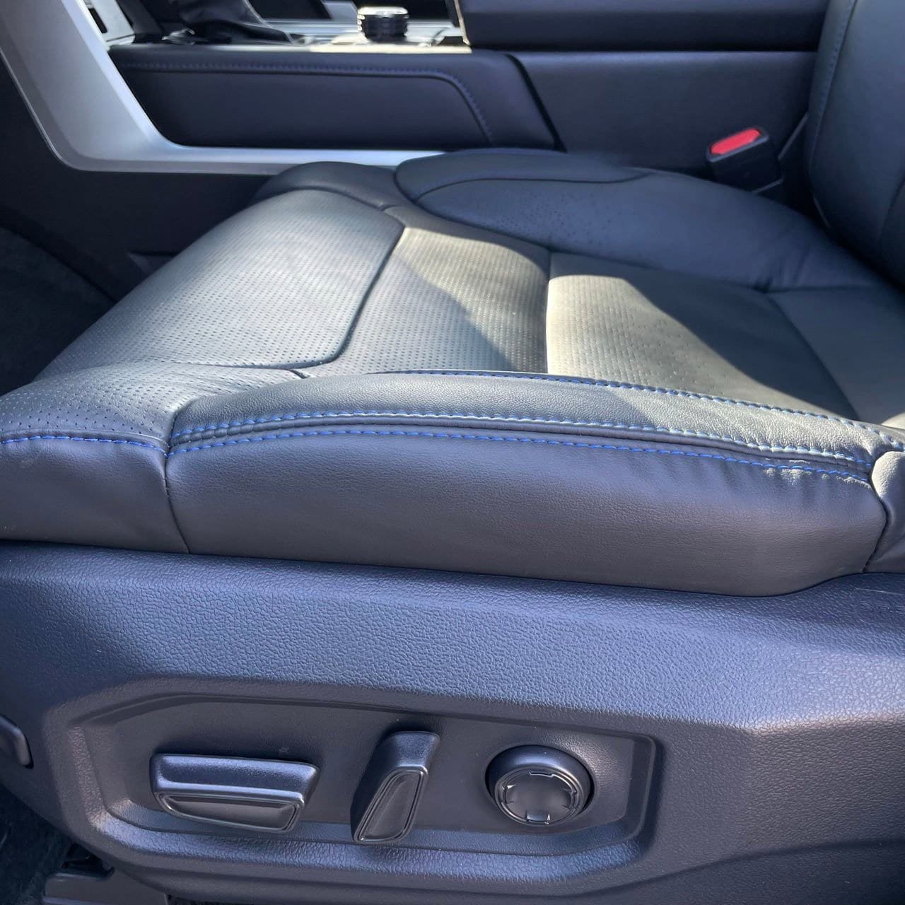Used 2025 Toyota Sequoia Platinum AWD/4WD image 21