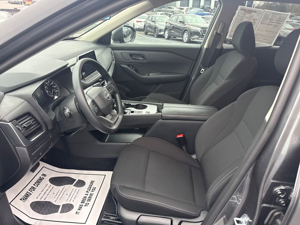 Used 2025 Nissan Rogue S image 10
