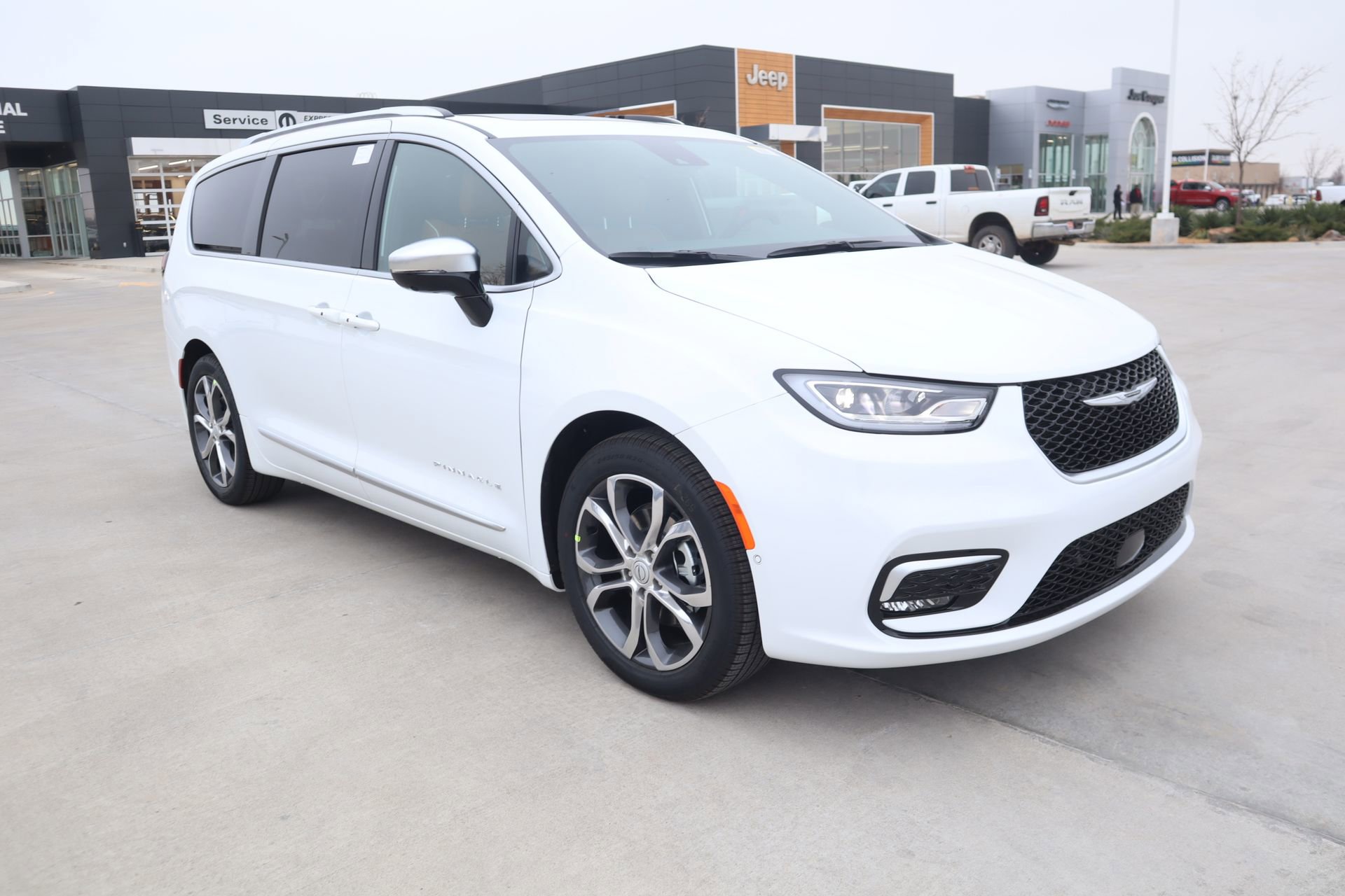 New 2026 Chrysler Pacifica Pinnacle image 1