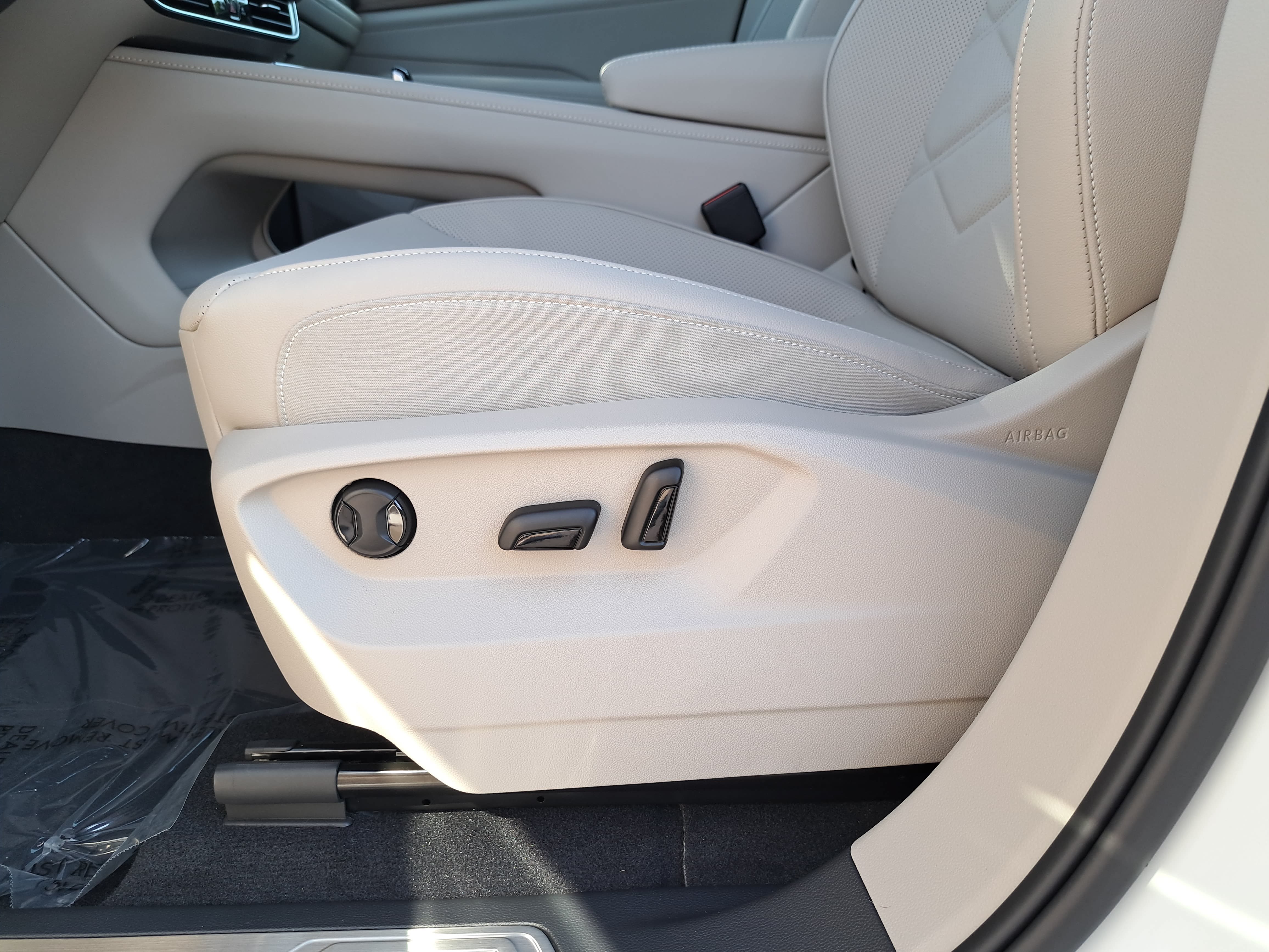 New 2026 Volkswagen Atlas SE FWD image 27