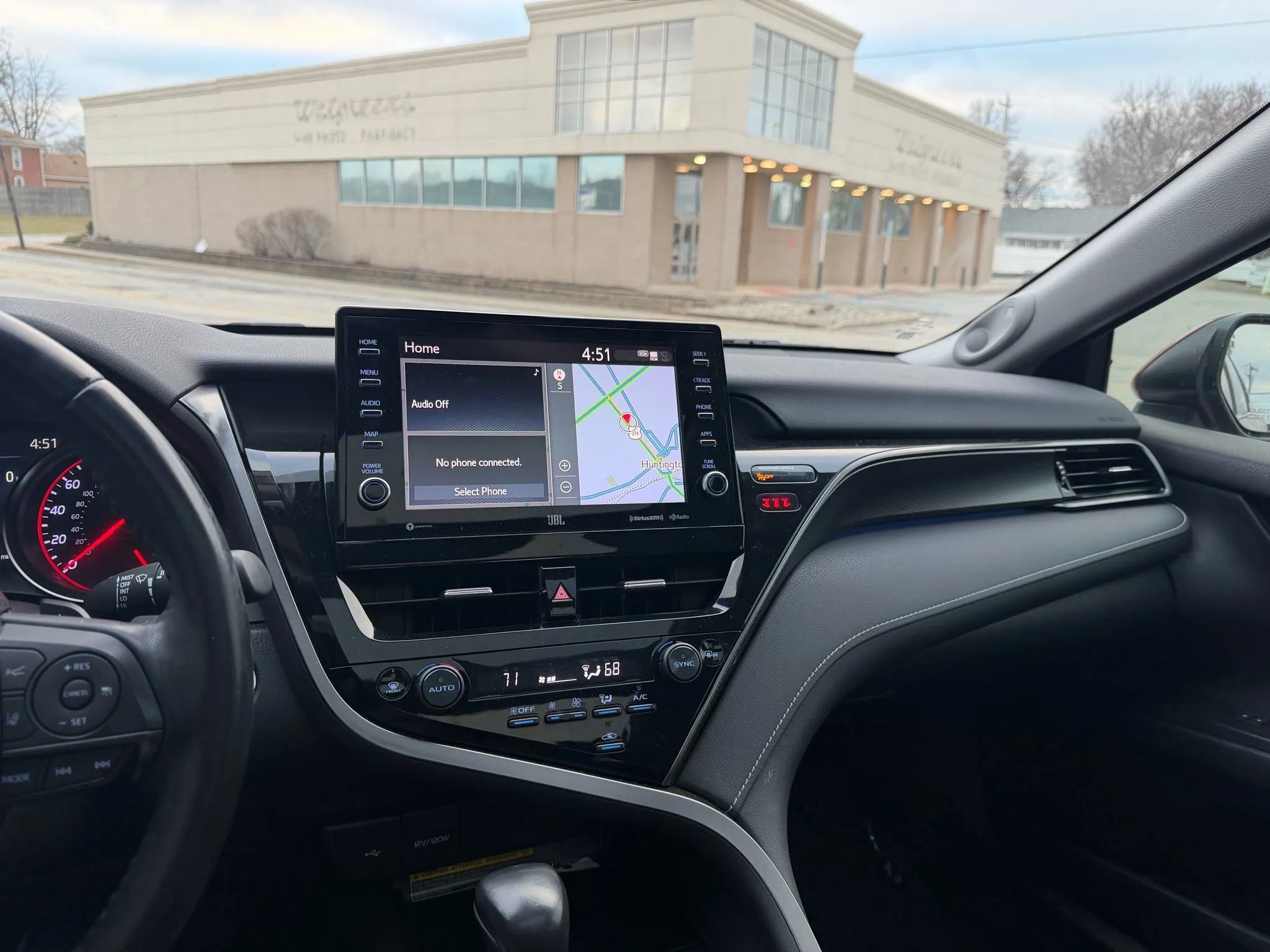 Used 2021 Toyota Camry XSE image 17