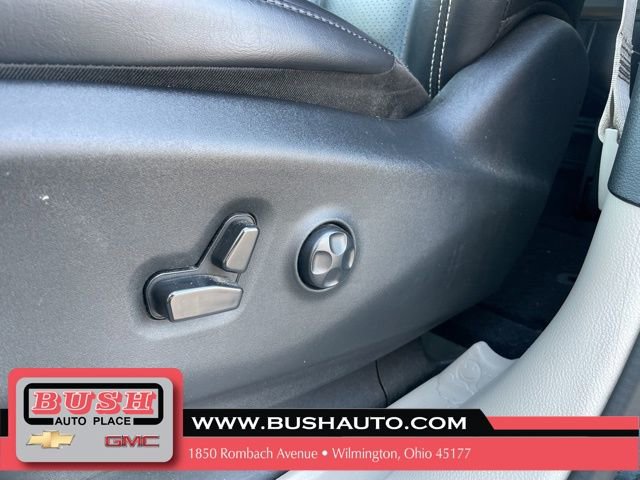 Used 2023 Chrysler Pacifica Touring-L FWD image 18