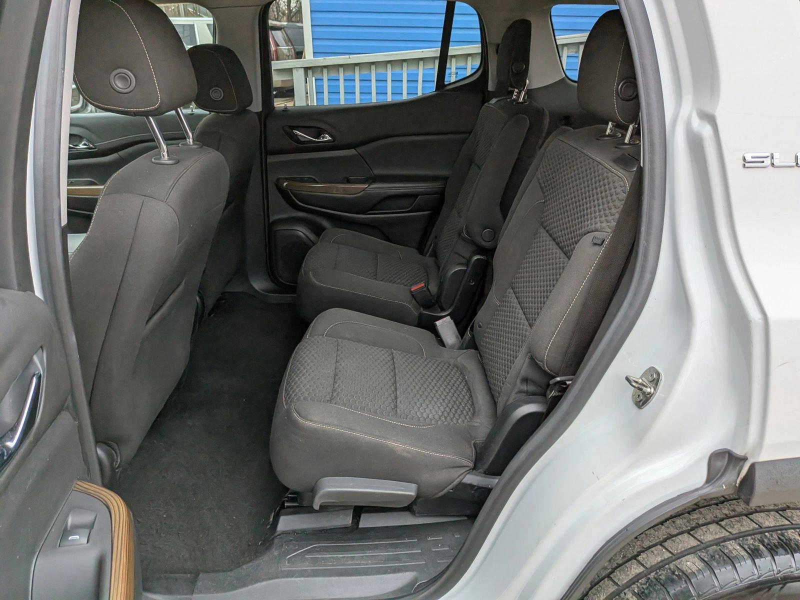 Used 2019 GMC Acadia SLE image 27