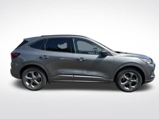 Used 2023 Ford Escape ST-Line w/ Tech Pack #1 AWD/4WD image 2