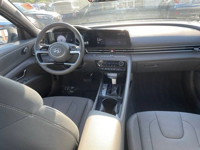 Used 2023 Hyundai Elantra SEL w/ Convenience Package FWD image 6
