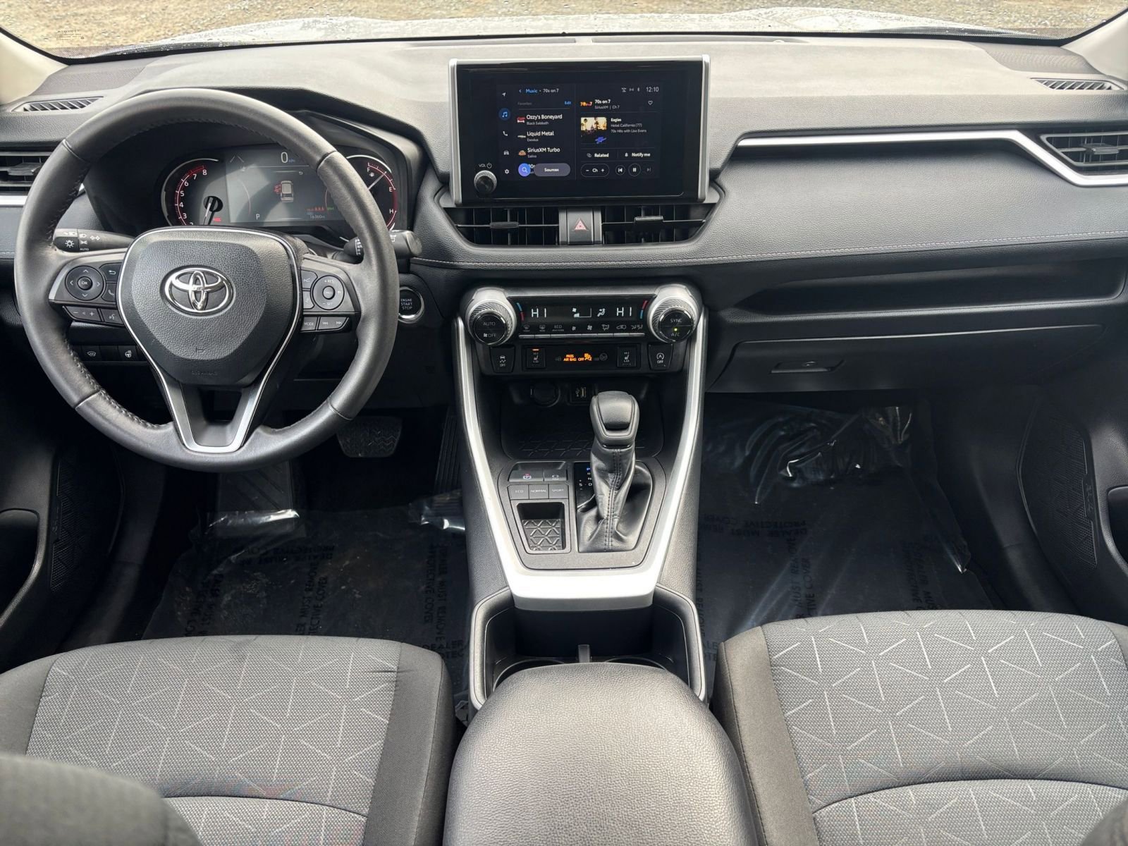 Used 2025 Toyota RAV4 XLE image 29