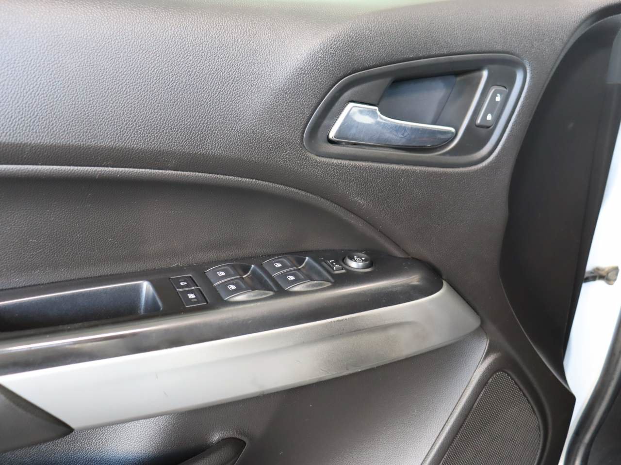 Used 2017 Chevrolet Colorado LT w/ LT Convenience Package RWD image 14