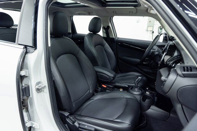 Used 2021 MINI Cooper 4-Door Hardtop image 26