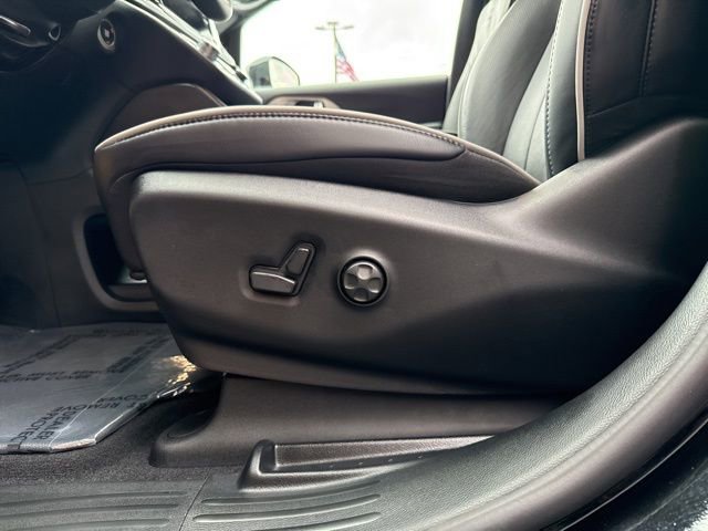 New 2026 Chrysler Pacifica Limited w/ S Appearance Package image 8