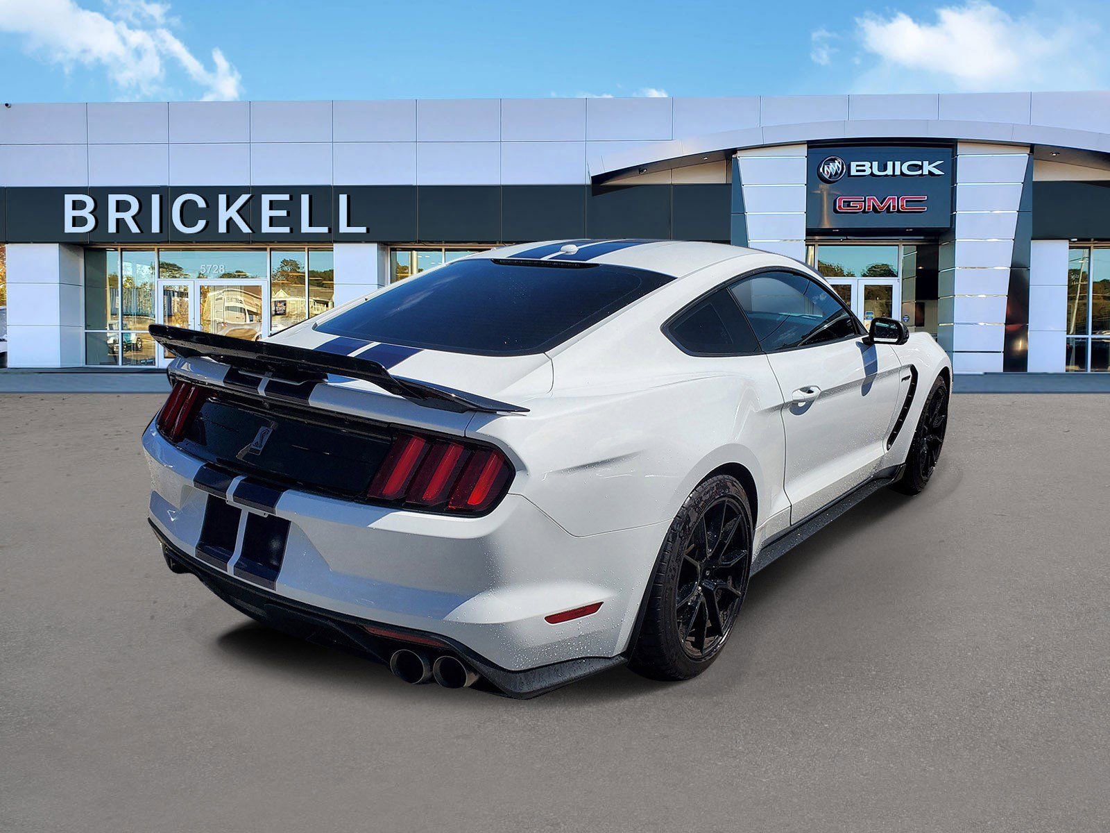 Used 2019 Ford Mustang Shelby GT350 w/ Technology Package RWD image 3