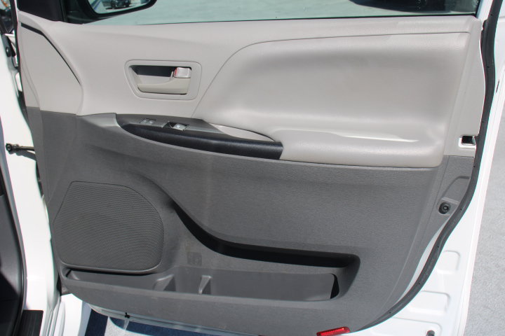 Used 2020 Toyota Sienna L FWD image 16