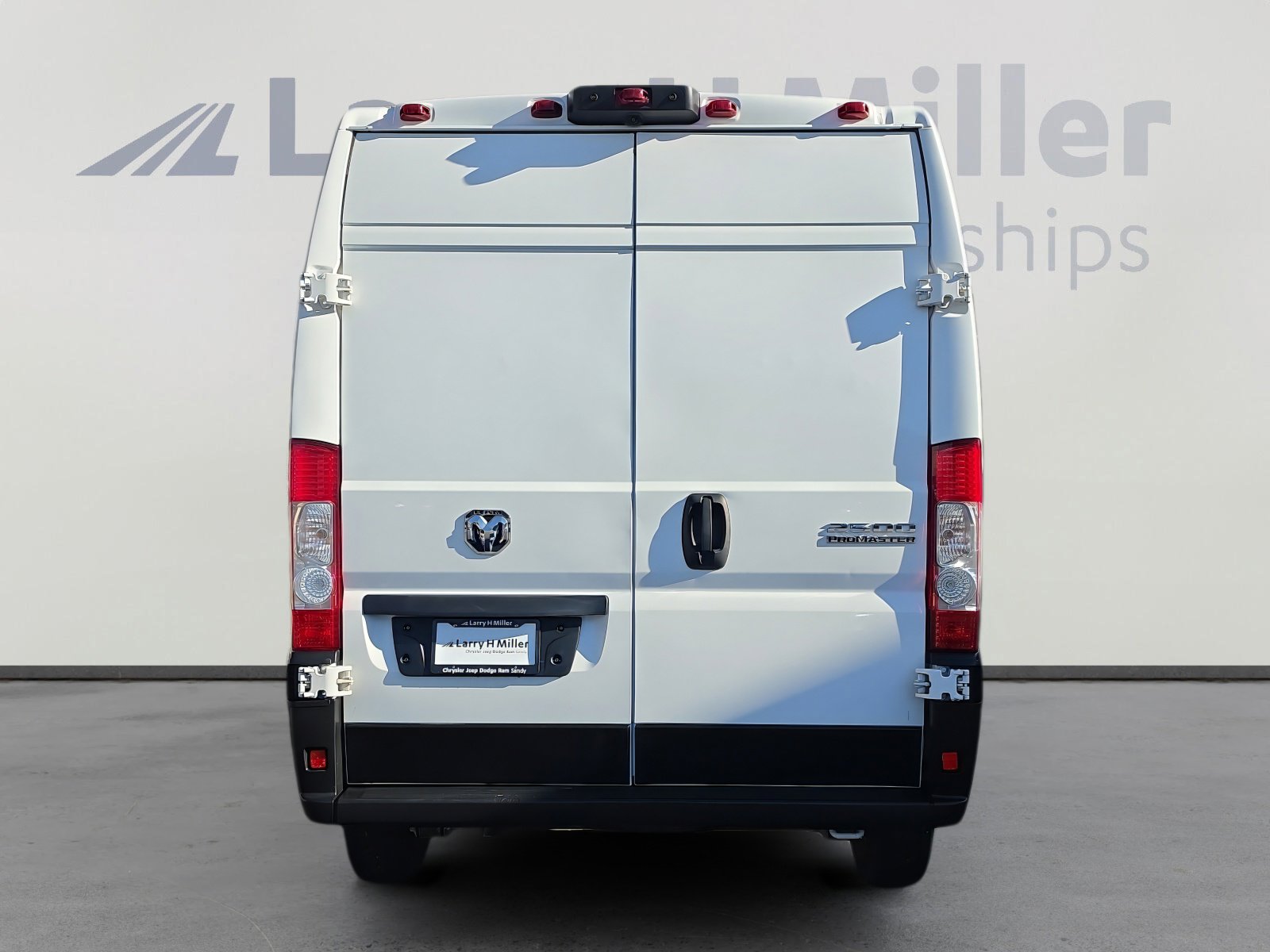 Used 2025 RAM ProMaster 2500 w/ Convenience Group FWD image 4