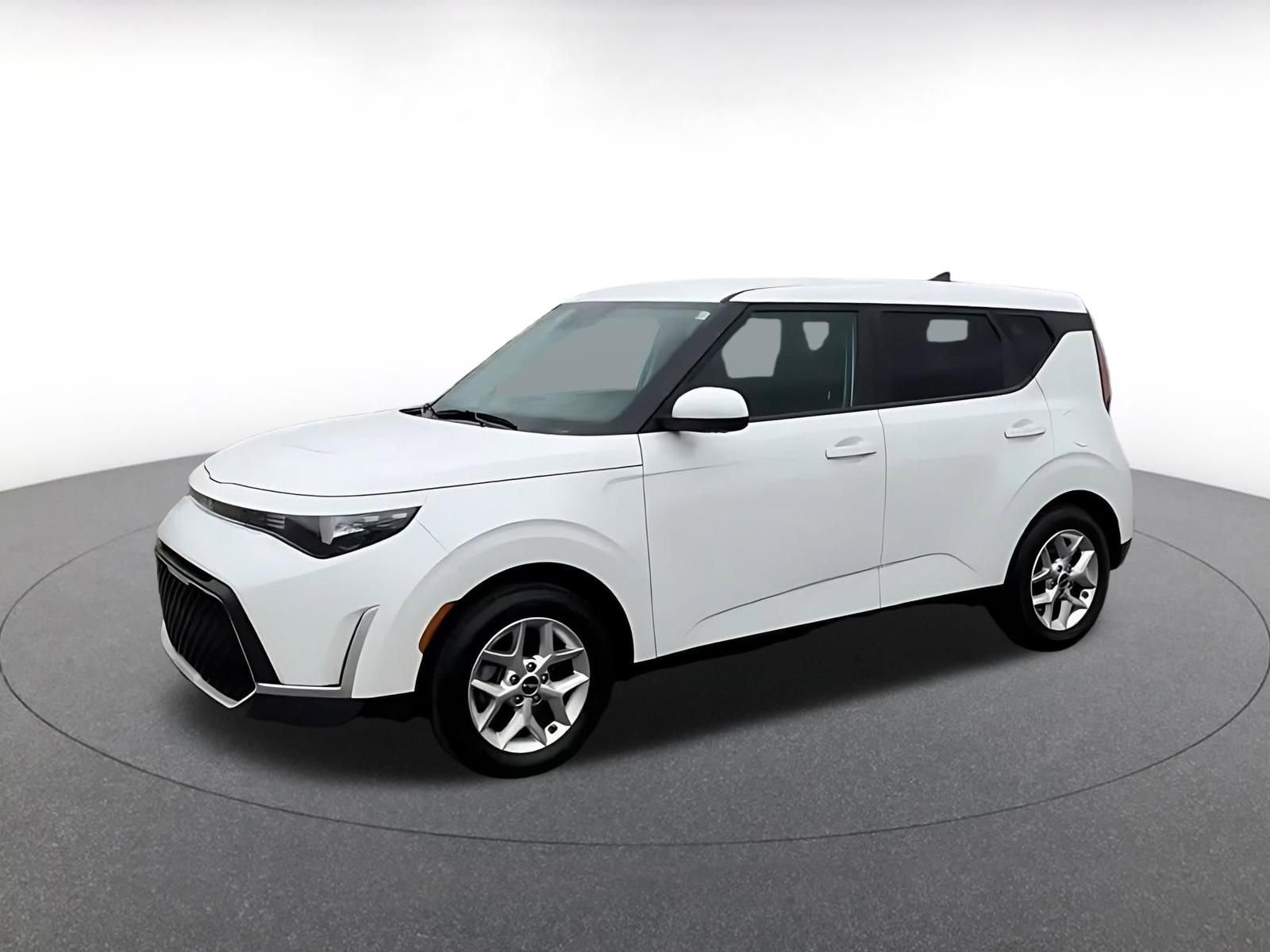 Used 2025 Kia Soul LX w/ LX Technology Package FWD image 8