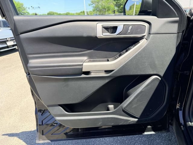 Used 2023 Ford Explorer XLT w/ Equipment Group 202A AWD/4WD image 14