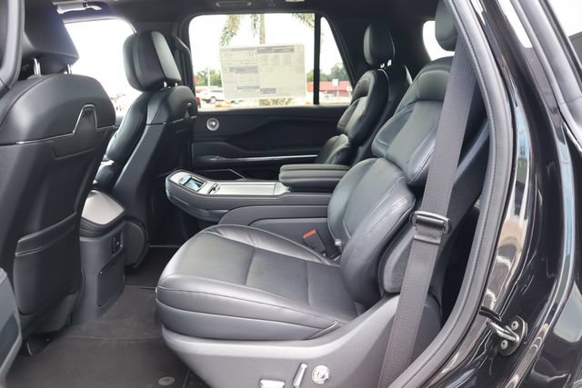 New 2027 Lincoln Navigator Reserve w/ Jet Appearance Package AWD/4WD image 14