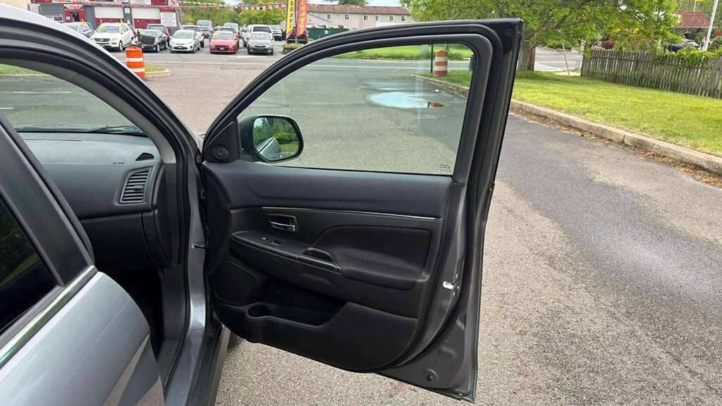 Used 2015 Mitsubishi Outlander Sport SE AWD/4WD image 26