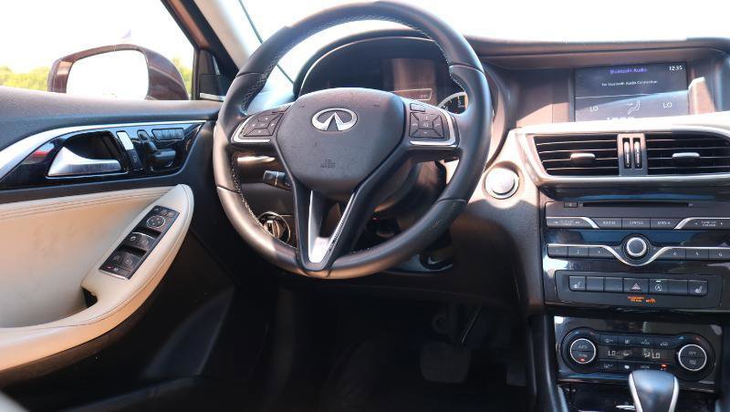 Used 2018 INFINITI QX30 Premium w/ Cargo Package AWD/4WD image 18