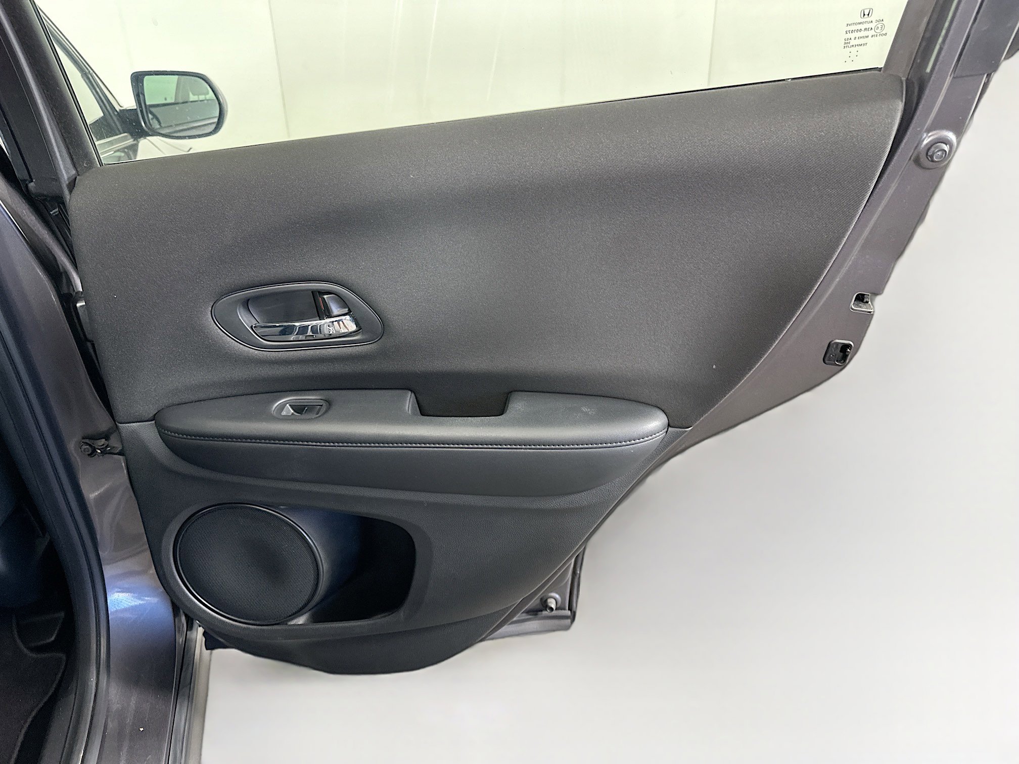 Used 2016 Honda HR-V LX image 27