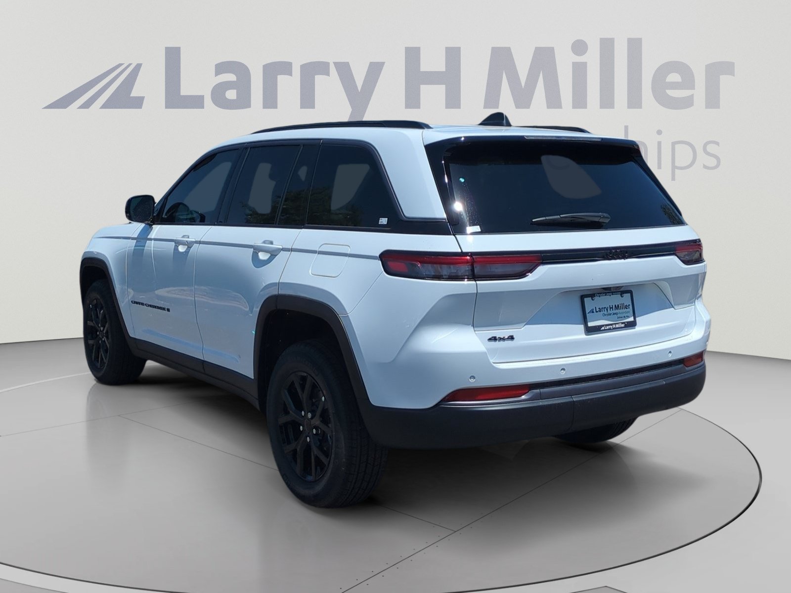 New 2026 Jeep Grand Cherokee Altitude AWD/4WD image 3