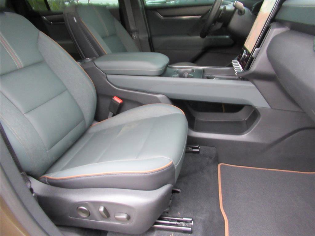 Used 2025 GMC Acadia AT4 AWD/4WD image 10