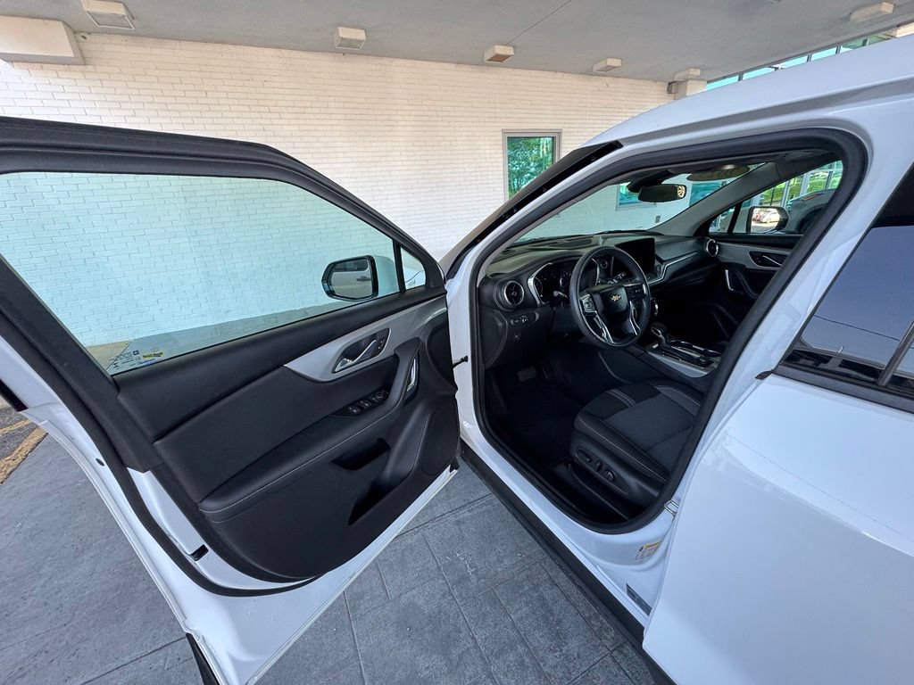 Used 2023 Chevrolet Blazer LT FWD image 11