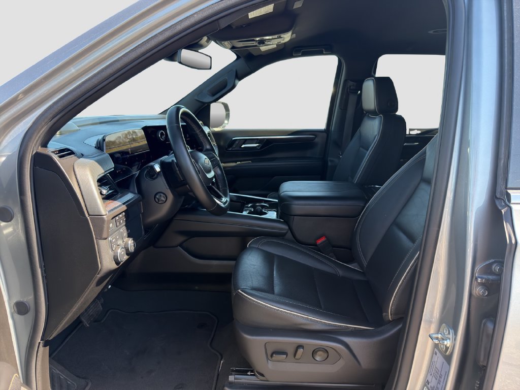 Used 2025 Chevrolet Tahoe Premier AWD/4WD image 9