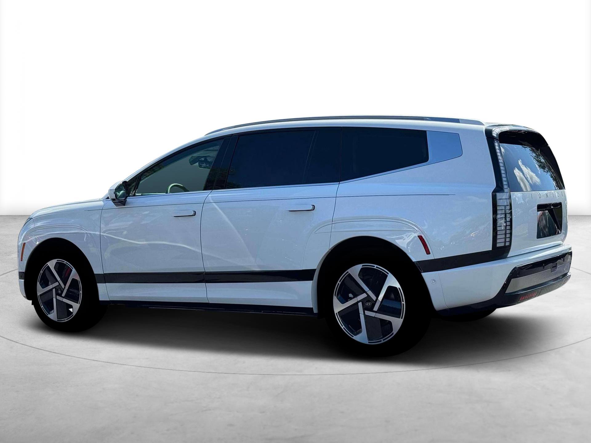 New 2026 Hyundai Ioniq 9 Calligraphy image 4