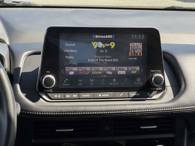 Used 2024 Nissan Rogue SV FWD image 3