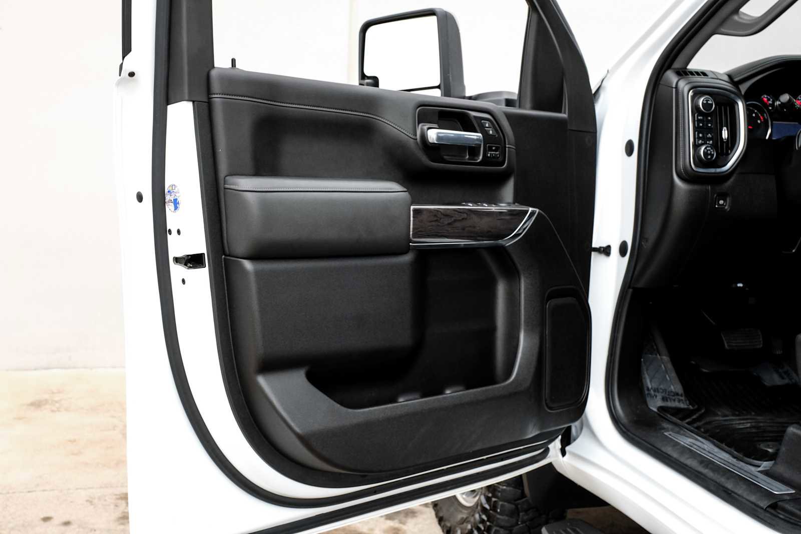 Used 2022 Chevrolet Silverado 3500 LTZ w/ LTZ Convenience Package AWD/4WD image 42