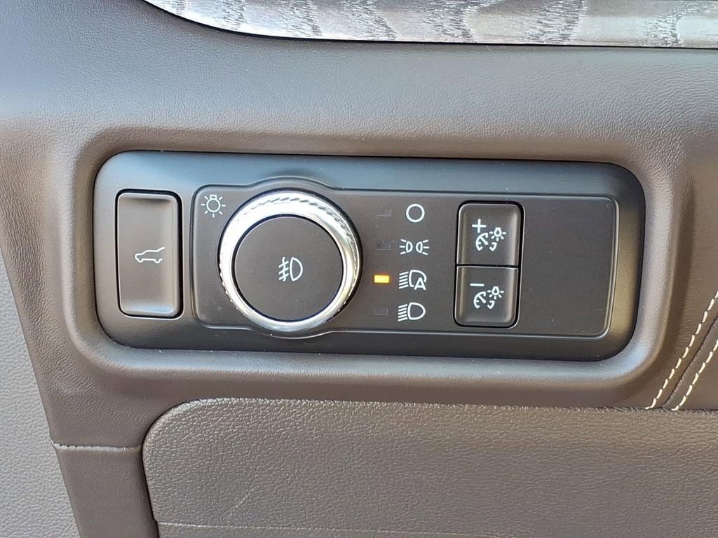 Used 2020 Ford Explorer Platinum w/ Premium Technology Package image 16