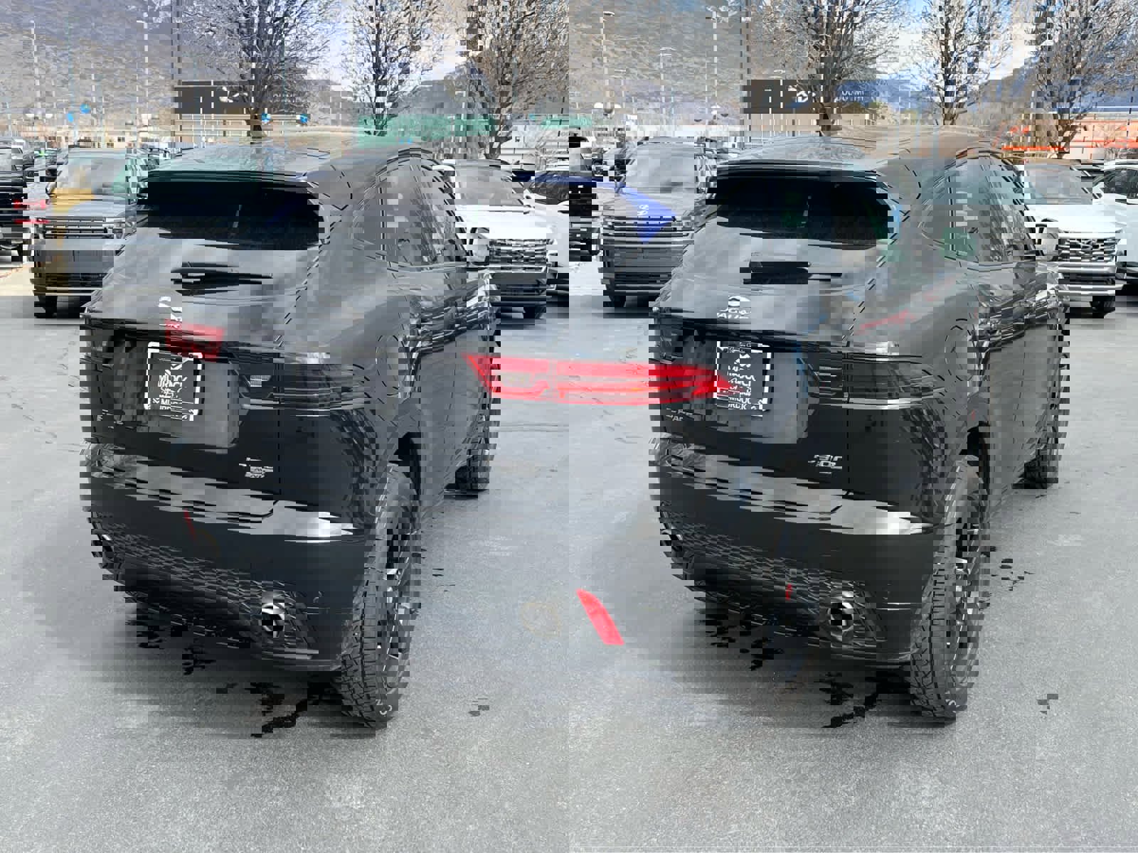 Used 2019 Jaguar E-PACE R-Dynamic SE image 8