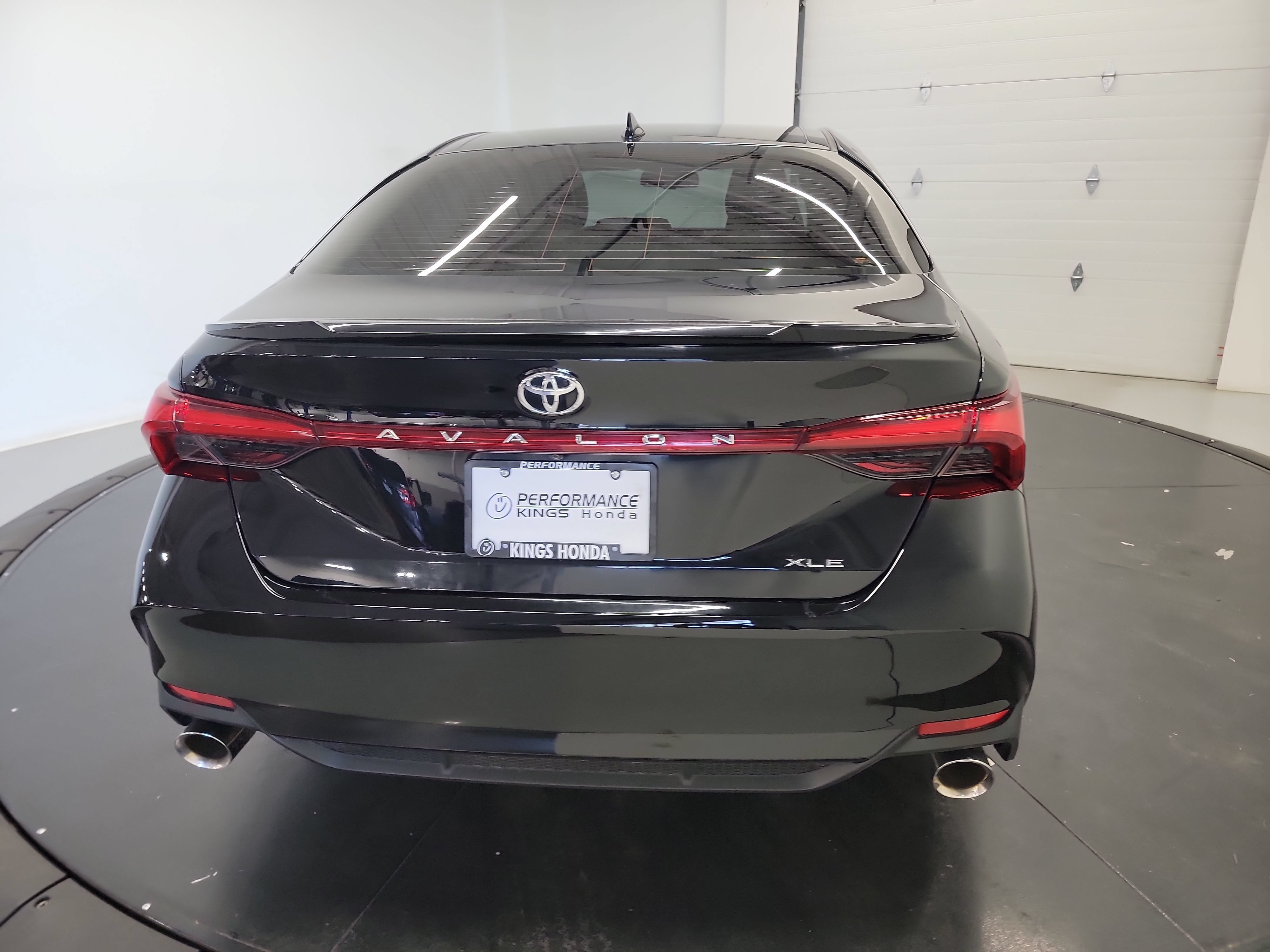 Used 2019 Toyota Avalon XLE w/ Moonroof Package FWD image 8