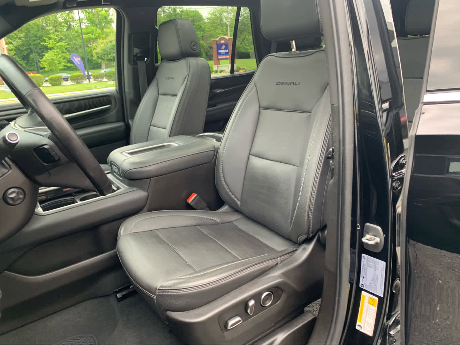 Used 2021 GMC Yukon Denali AWD/4WD image 13