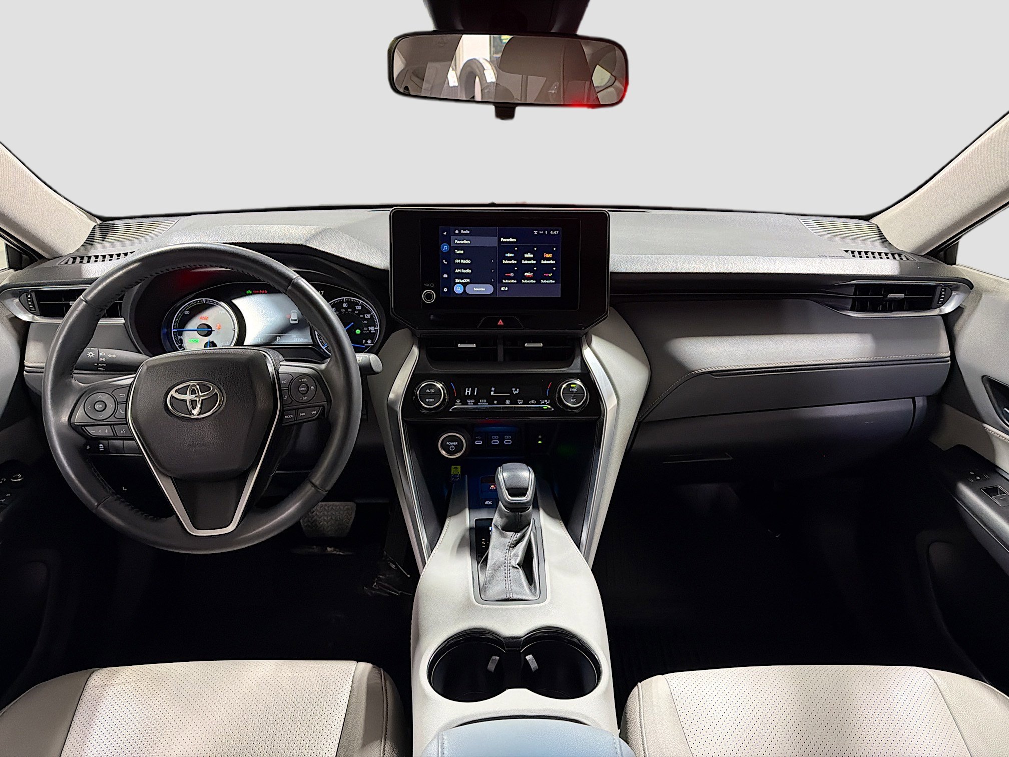 Used 2023 Toyota Venza LE image 10