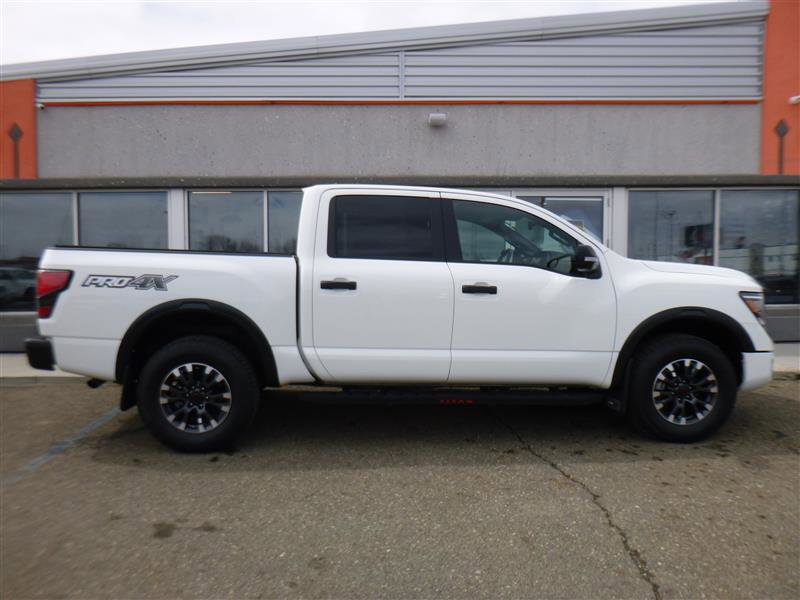 Used 2024 Nissan Titan PRO-4X w/ Pro-4x Convenience Package image 5