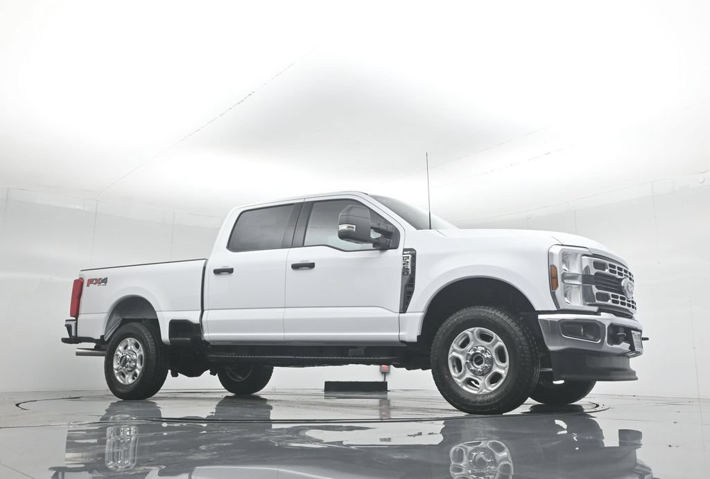 New 2026 Ford F250 XLT w/ FX4 Off-Road Package AWD/4WD image 3