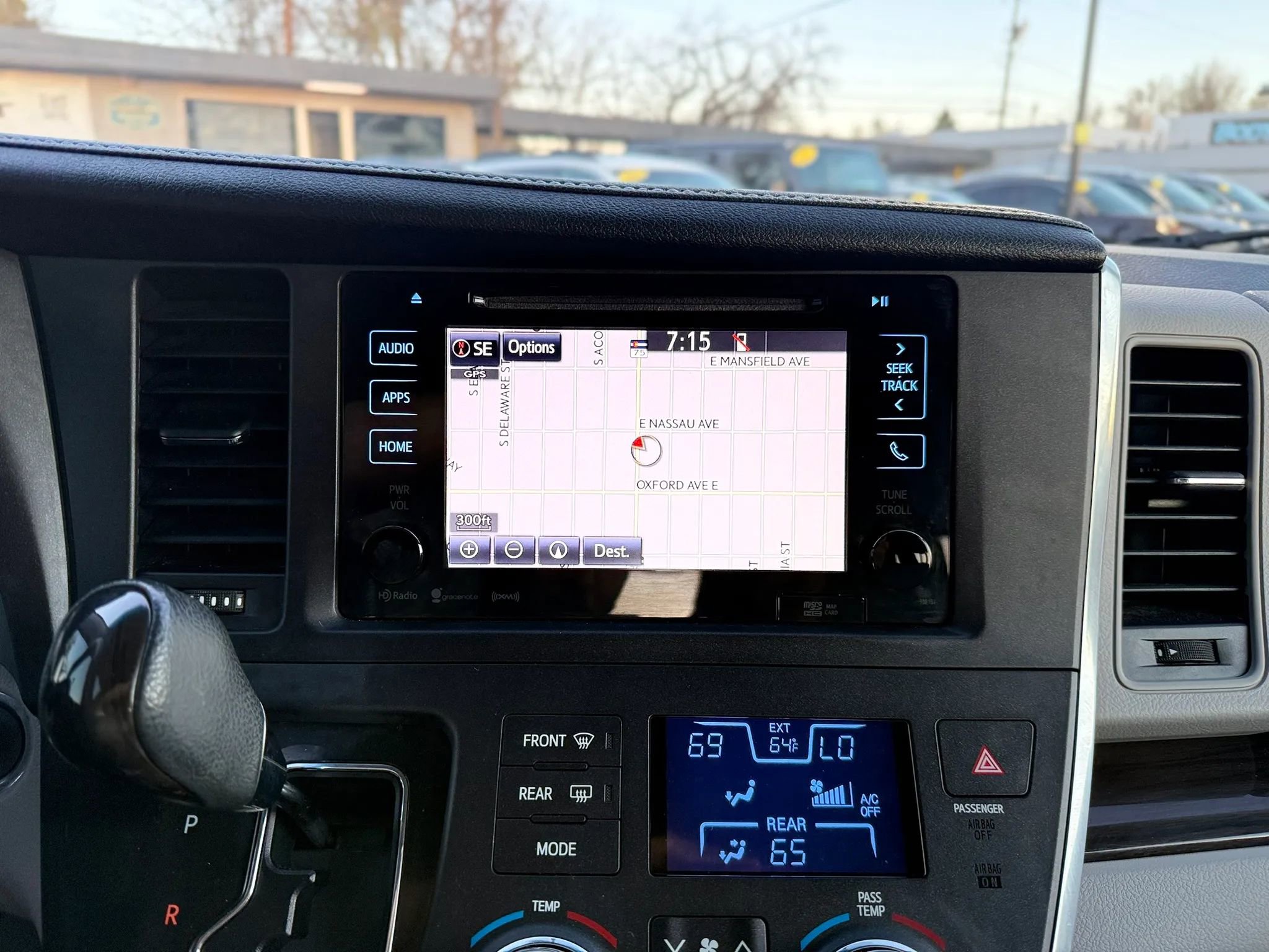 Used 2017 Toyota Sienna XLE w/ XLE Navigation Package FWD image 37