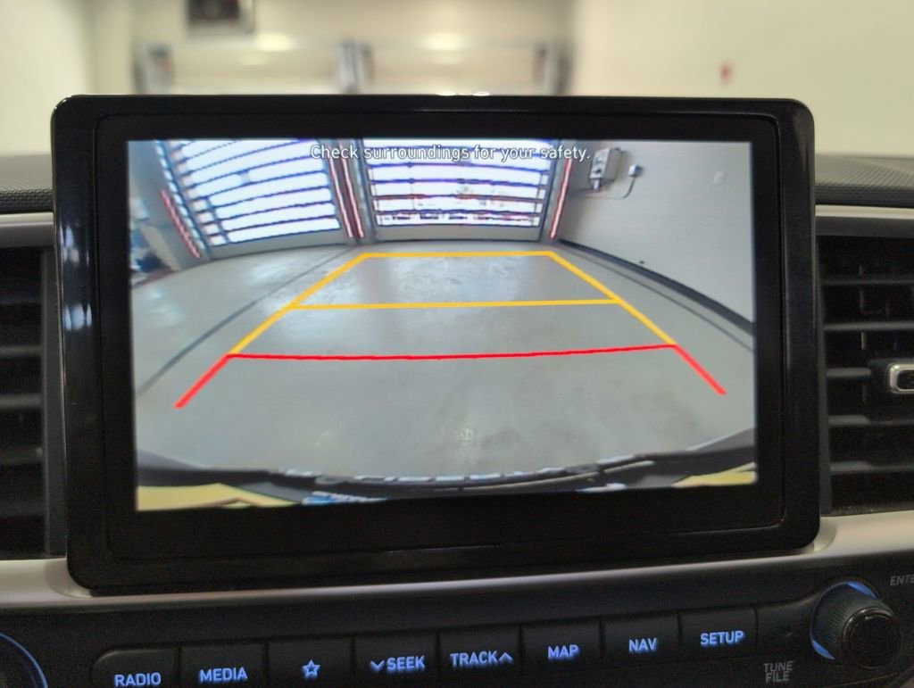 Certified 2021 Hyundai Venue image 21