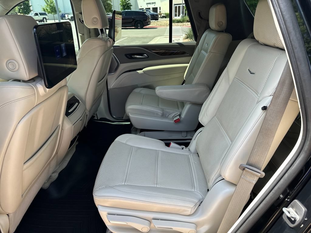 Used 2022 Cadillac Escalade Sport Platinum w/ Heavy-Duty Trailer Package AWD/4WD image 32