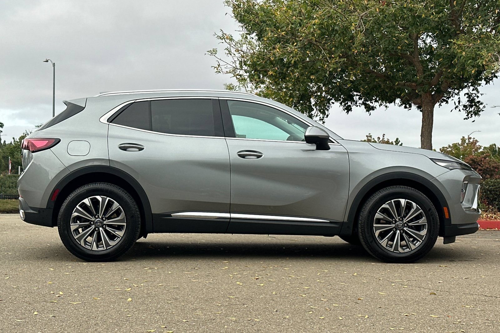 Used 2024 Buick Envision Preferred AWD/4WD image 3