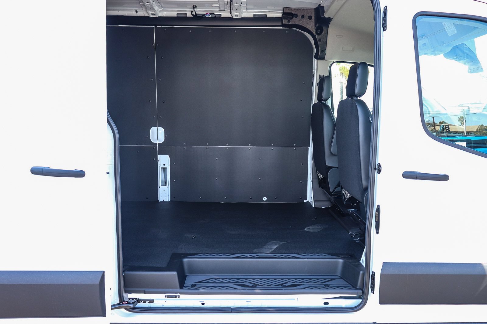 New 2026 Ford Transit 250 148 Medium Roof w/ Load Area Protection Package RWD image 19