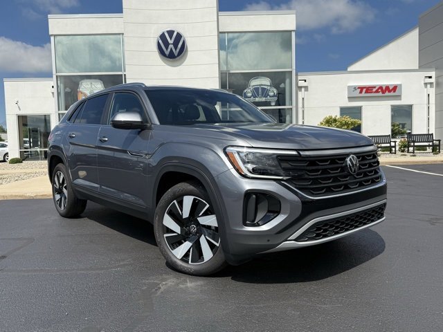 Certified 2025 Volkswagen Atlas Cross Sport SE w/ Panoramic Sunroof Package image 1