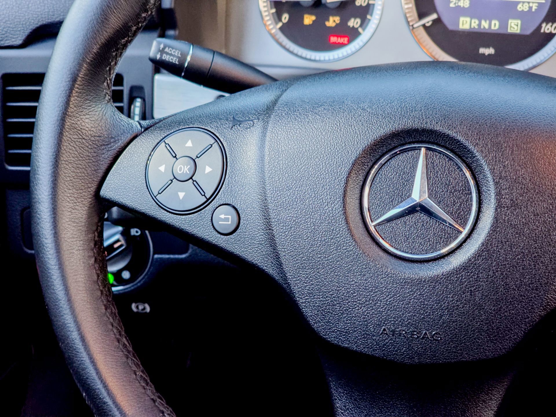 Used 2010 Mercedes-Benz GLK 350 4MATIC image 34