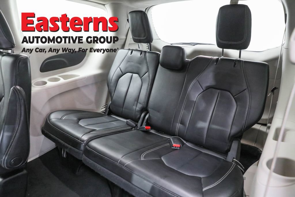 Used 2023 Chrysler Pacifica Touring-L FWD image 25