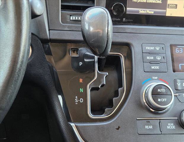 Used 2015 Toyota Sienna SE Premium image 13